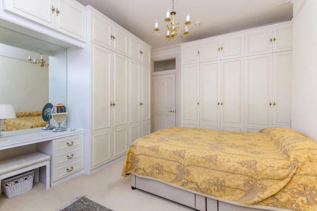 Large 3 Bed Flat In Central Wimbledon London Exterior photo